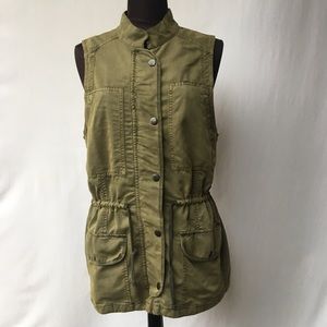 hinge designed in Seattle casual vest SzSM